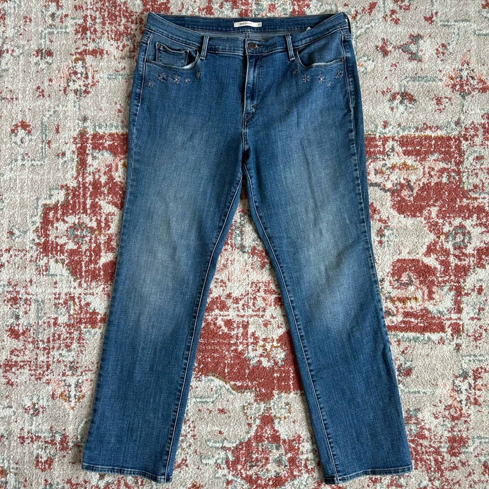 Woman's Levi’s 505 Straight Blue Jeans‎ With Embroidered Flowers Along Pocket 33